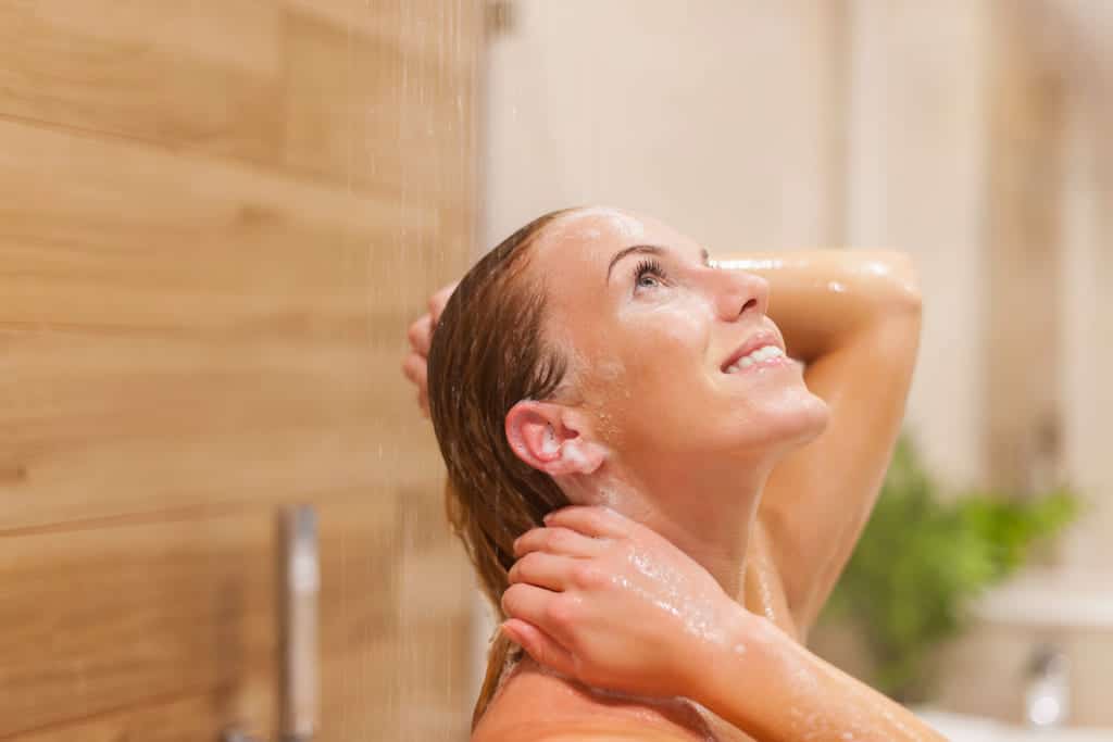 agua dura y cabello