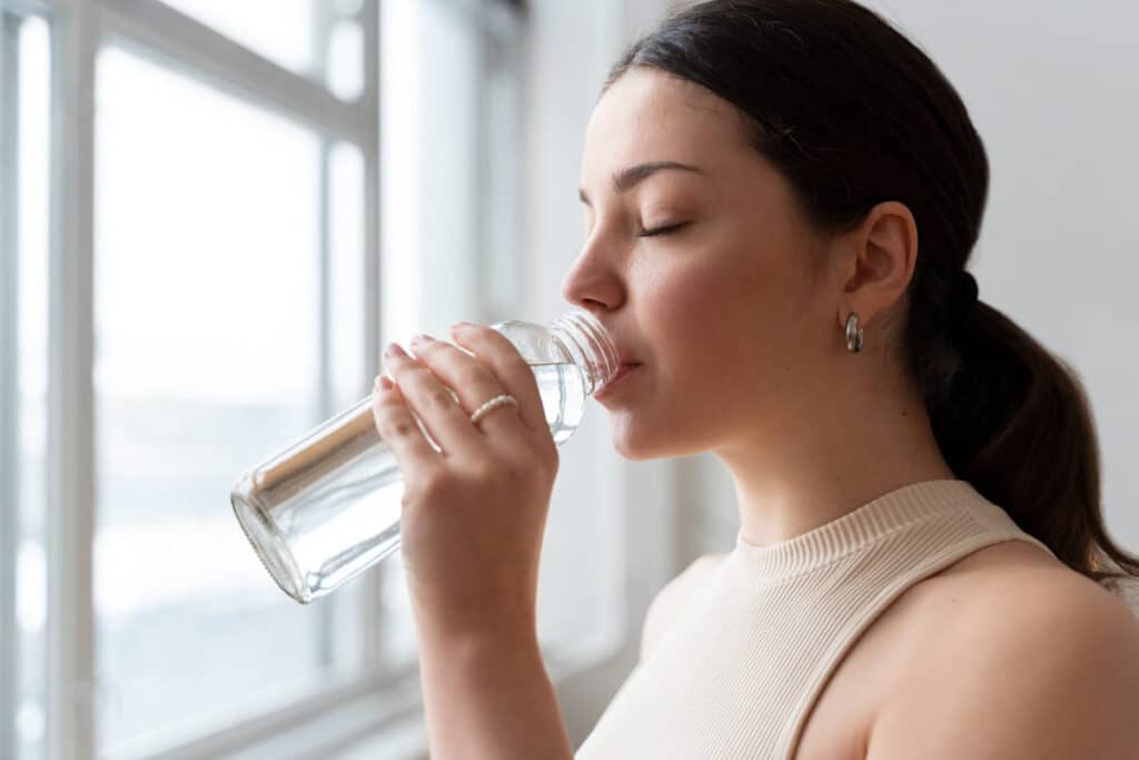 Abrir un grifo. Que salga agua de buena calidad e incluso con buen sabor.