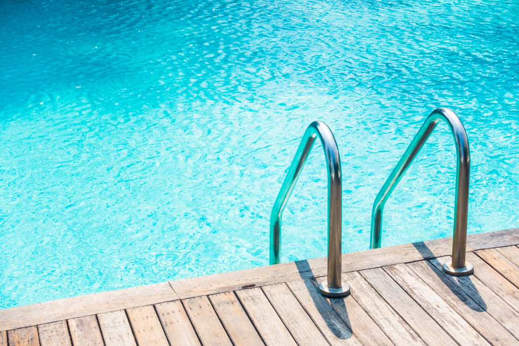 tratar agua piscina con dióxido de cloro