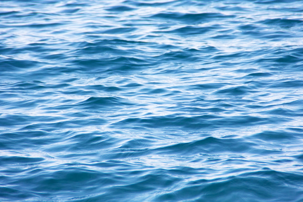Agua De Mar Embotellada O Agua De Mar Natural