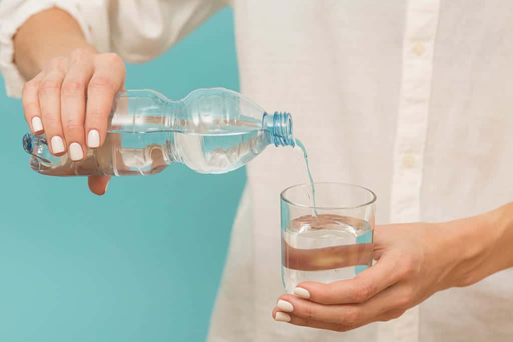 El sinsentido del agua de mar embotellada: peligrosa para beber y  discutible para cocinar