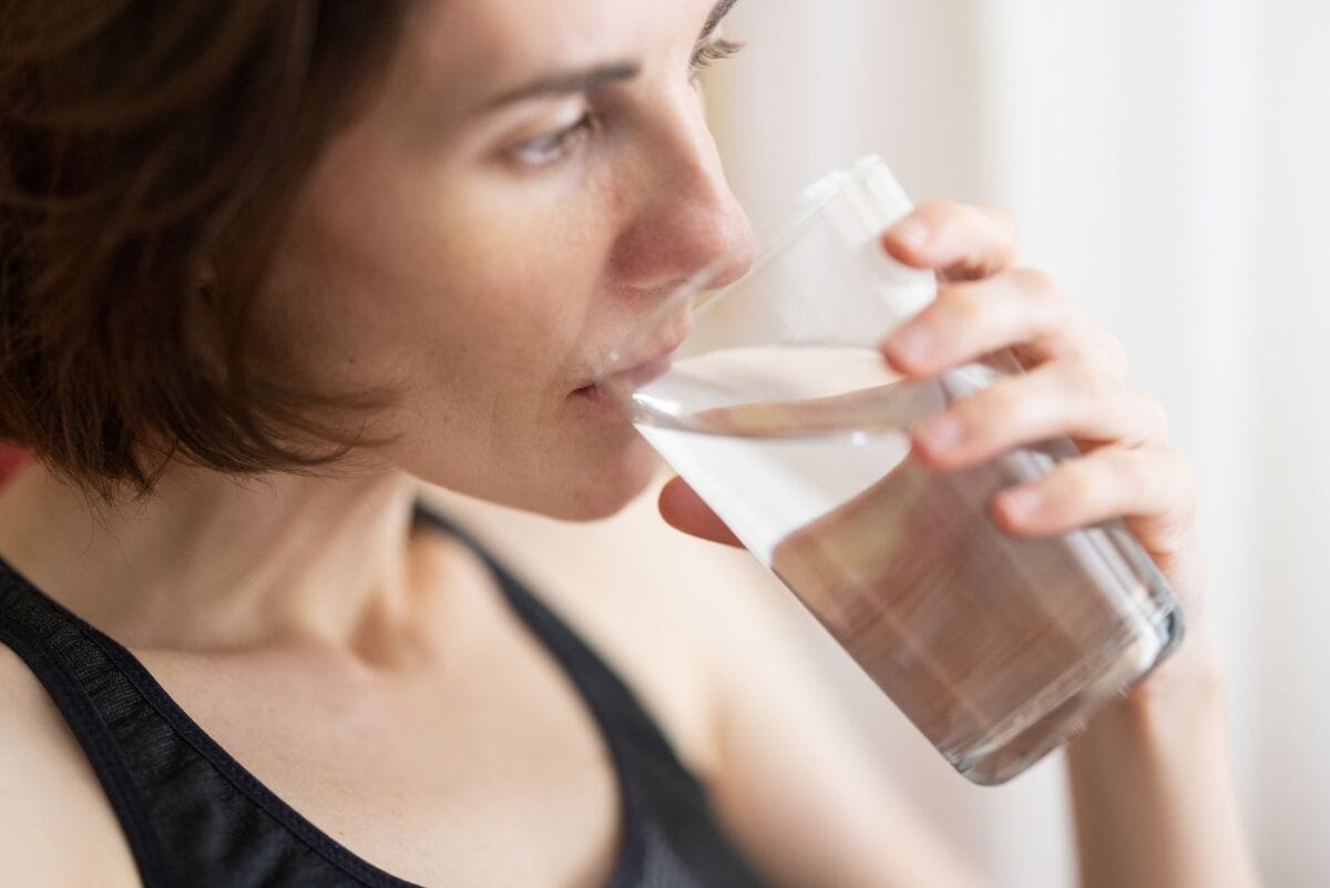 Se puede beber agua destilada