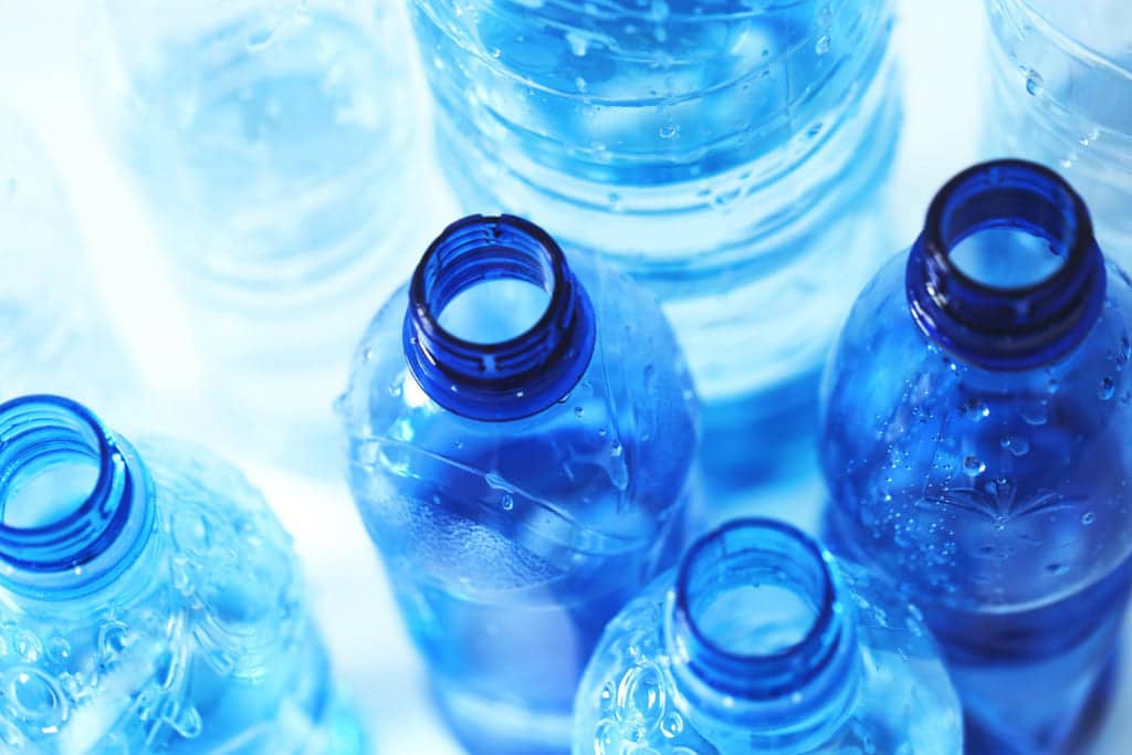 agua embotellada o del grifo