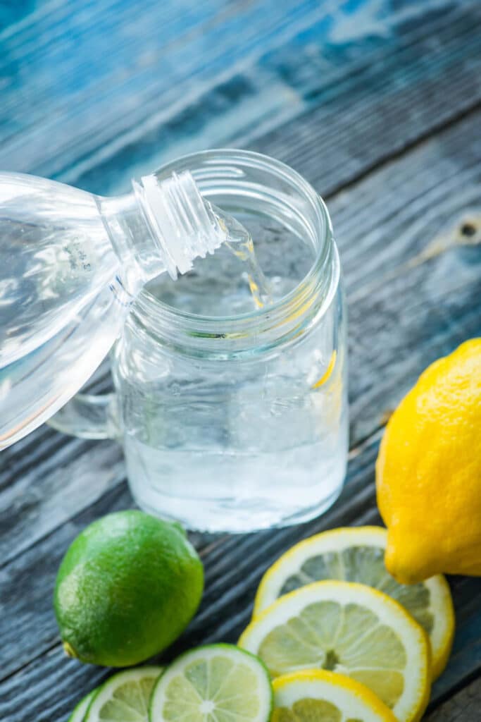 como hacer agua alcalina con limón y bicarbonato