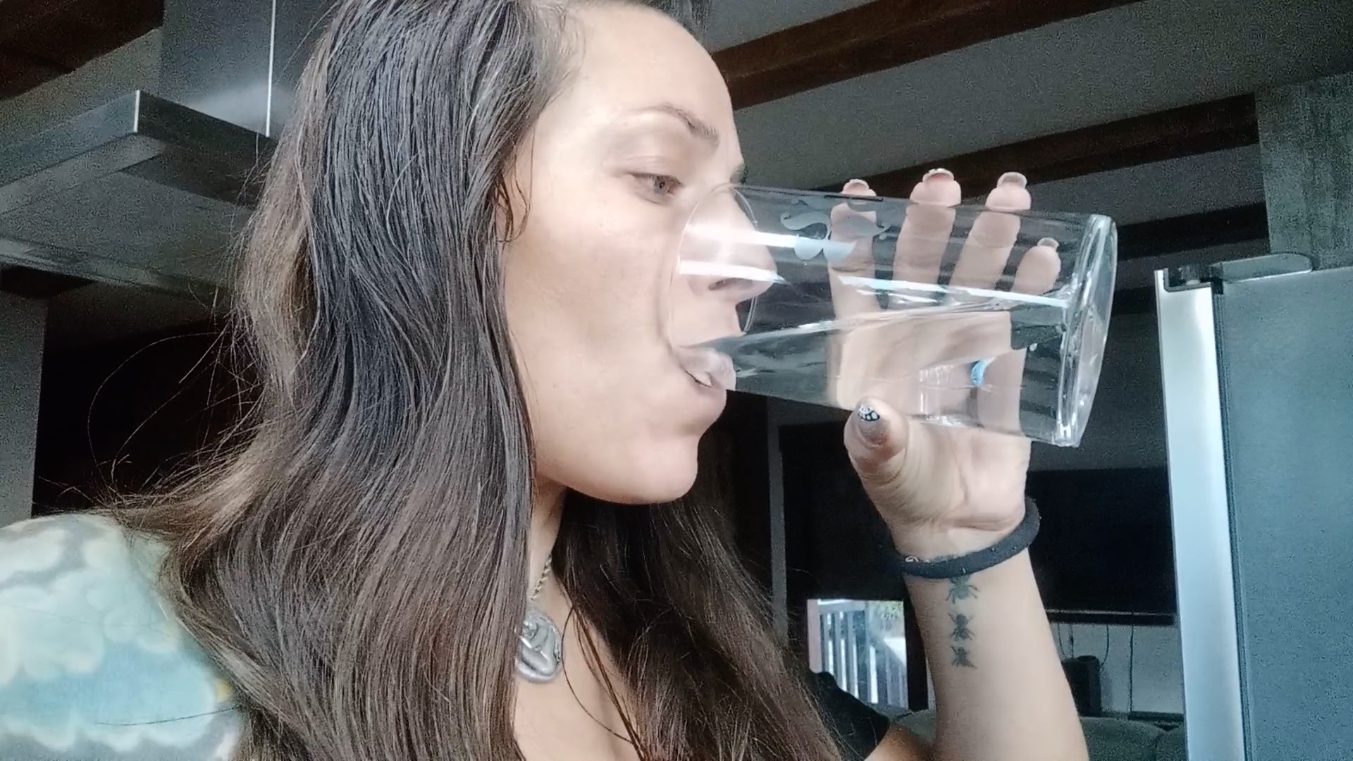 Bebiendo agua con dioxi life